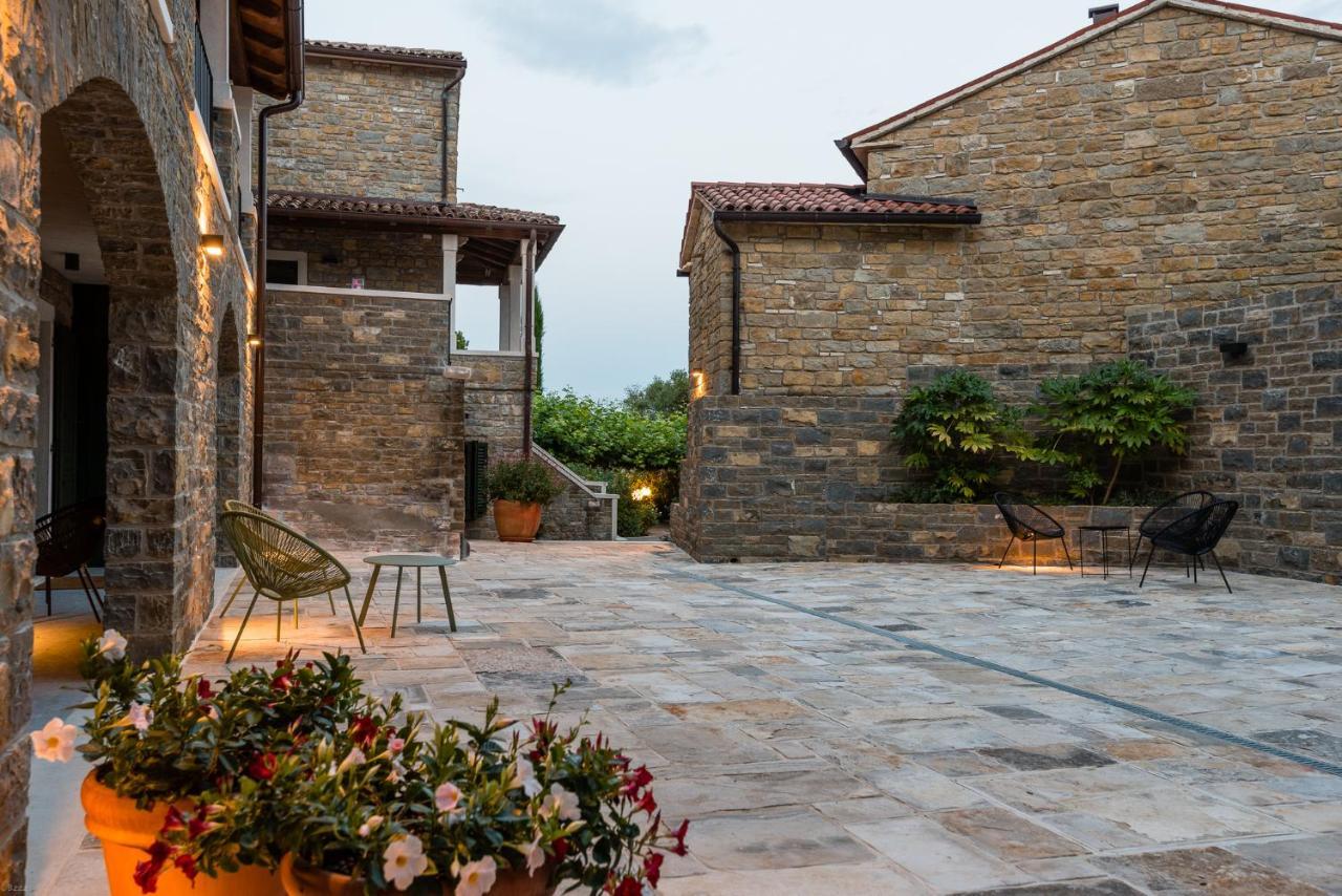 L'Abbraccio Della Quercia Appartement Momjan Buitenkant foto