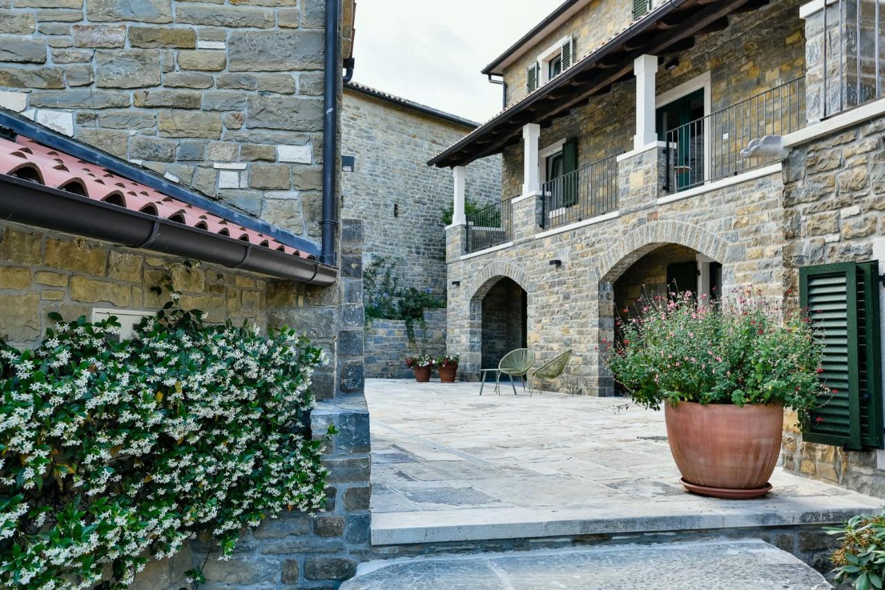 L'Abbraccio Della Quercia Appartement Momjan Buitenkant foto