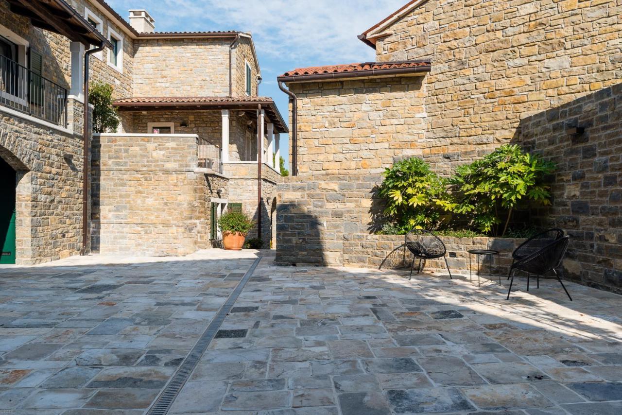 L'Abbraccio Della Quercia Appartement Momjan Buitenkant foto