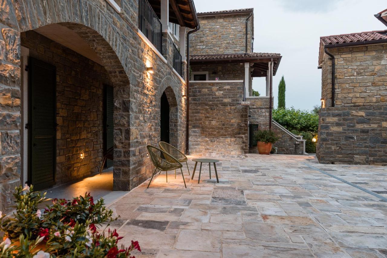 L'Abbraccio Della Quercia Appartement Momjan Buitenkant foto
